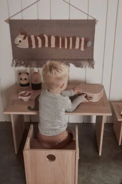 OYOY Leo Larva Wallhanger Dark Powder -Toypark Sales 20211008161358