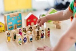 Freckled Frog Children Around The World -Toypark Sales TheFreckledFrogChildrenAroundtheWorld 5